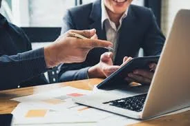 Agence marketing digital à Genève — stratégie SEO GEO AEO pour entreprises suisses